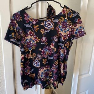 Day Trip. Short sleeve shirt. Medium. Loose fitting.